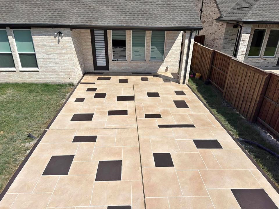 Concrete overlay with stone pattern